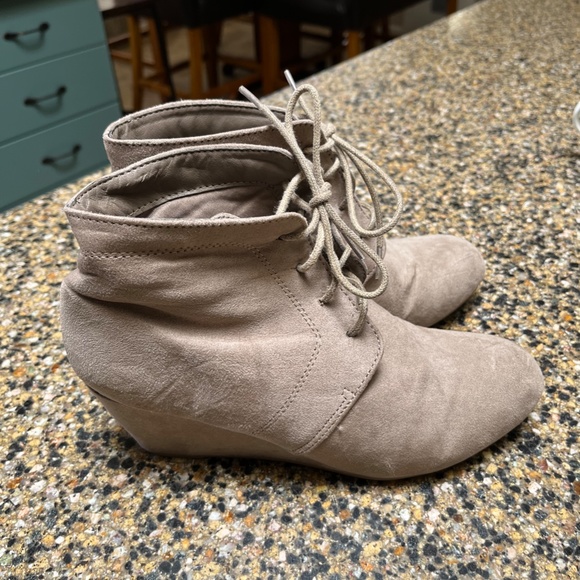 Suede Tan Ankle Lace Up Boots - Picture 1 of 7